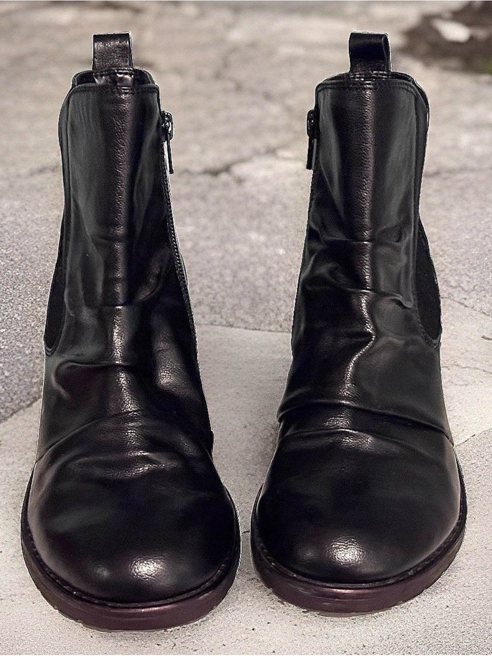 🖤BARETRAPS🖤 FAUX LEATHER “DRENNAN” RUCHED SIDE ZIP STRETCH MOTTO ANKLE BOOTS